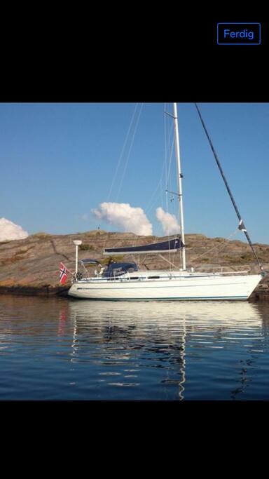 Hvis ønskelig kan en mot ett tilegg i pris få med skipper og seile en runde i Indre Oslofjord eller ankre opp ett sted for bading og kos.