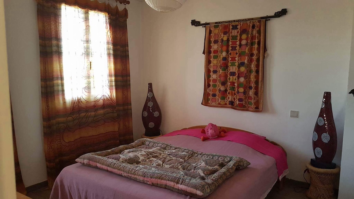 Chambre rose,, lit 160..