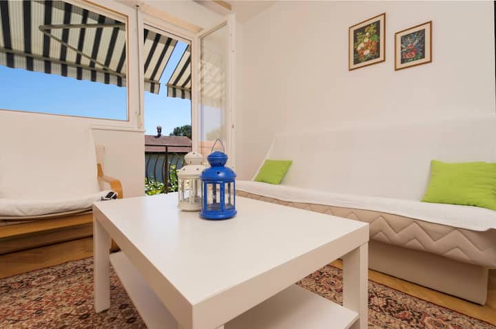 Nice And Quiet Apartment For 4 Close To The Beach - Pješčana Uvala