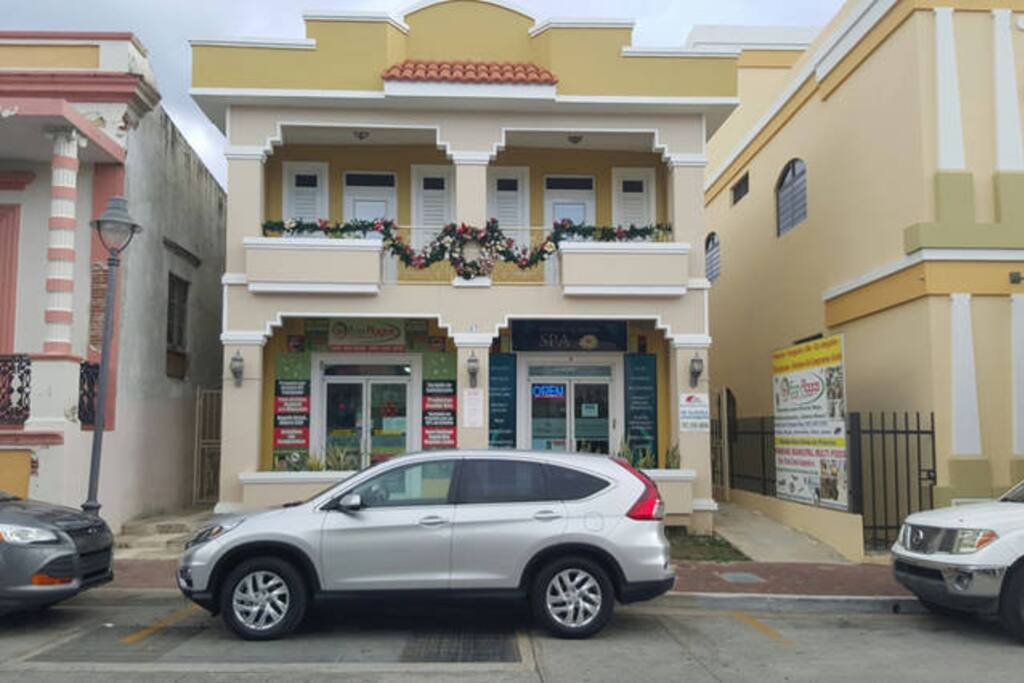 SPECIAL PRICE DEAL IN MAY. DO NOT MISS!!
Free Wifi Internet Available In and Around Apartment. 1 or 2 Bedroom optiom 1 Bath plus Kitchen and Living Room Area with ROKU TV Entertainment System.