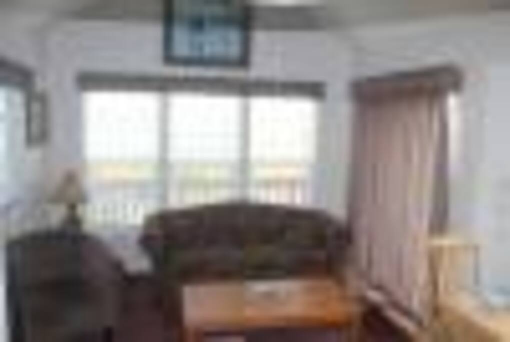 LIVING/DINING AREA