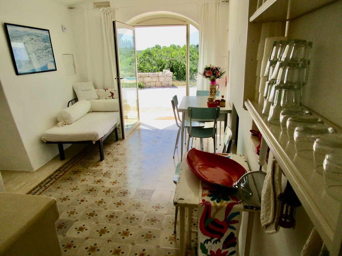 Airbnb con migliori performance: Trullo Nandina with pool and whirlpool hot tub a Ostuni