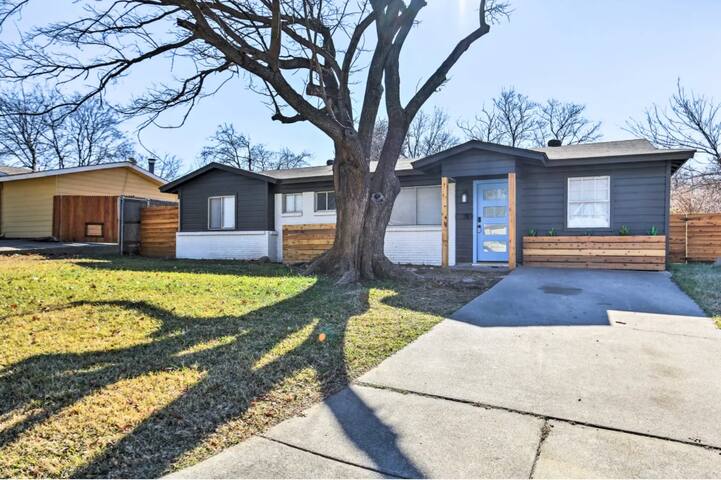 Modern Home by Six Flags, AT&T & Rangers Stadium gallery image 2