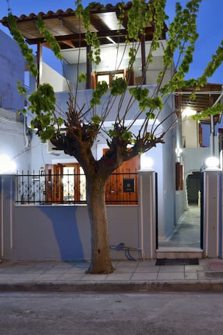 MANOS STUDIOS 1