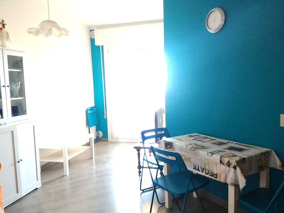 tavolo allungabile fino a 4/6 persone