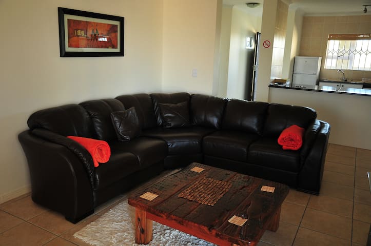 Blouberg Cape Town – Modern 2 bed, 2 bath, garage