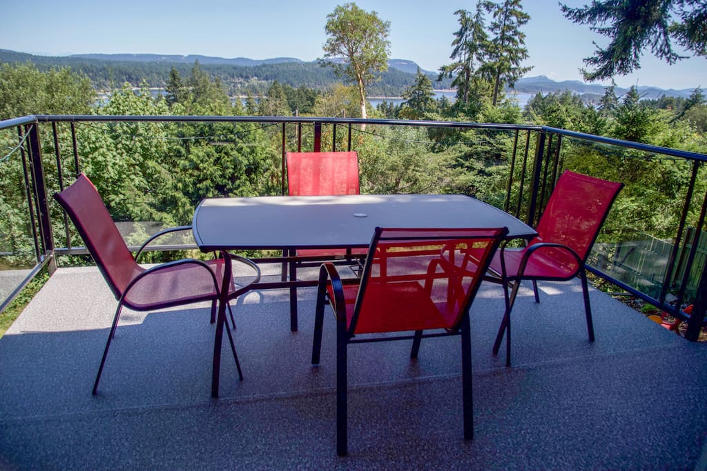 Dining table of the deck