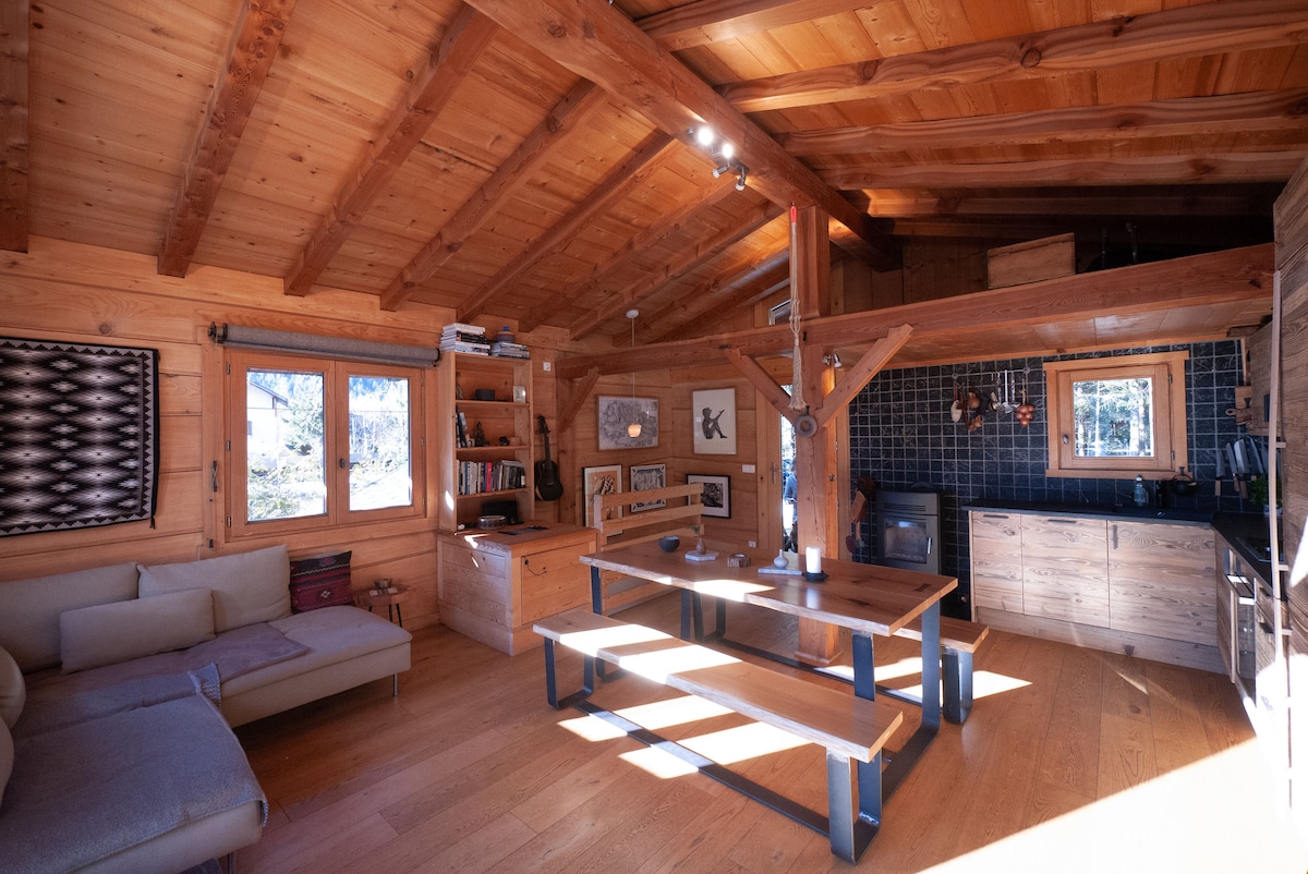 Annonce Airbnb populaire: Exquisite chalet, hot tub & sauna, near ski lift à Chamonix Mont Blanc