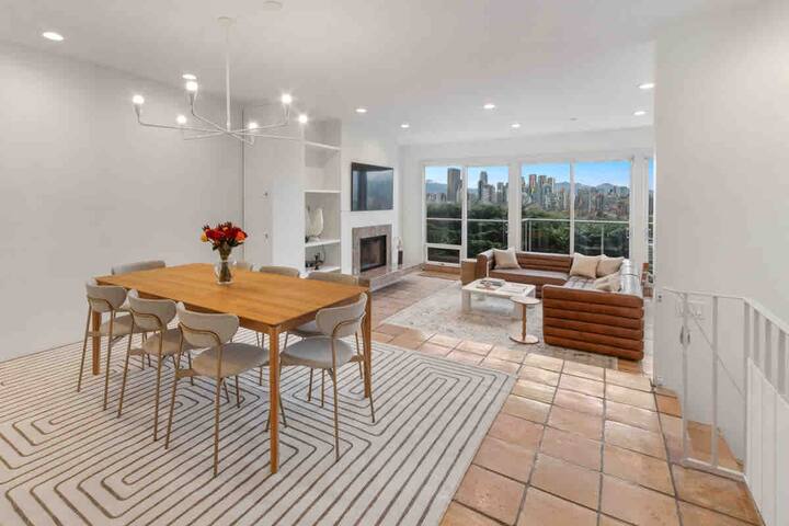 Character house overlooking city & mountain views gallery image 5