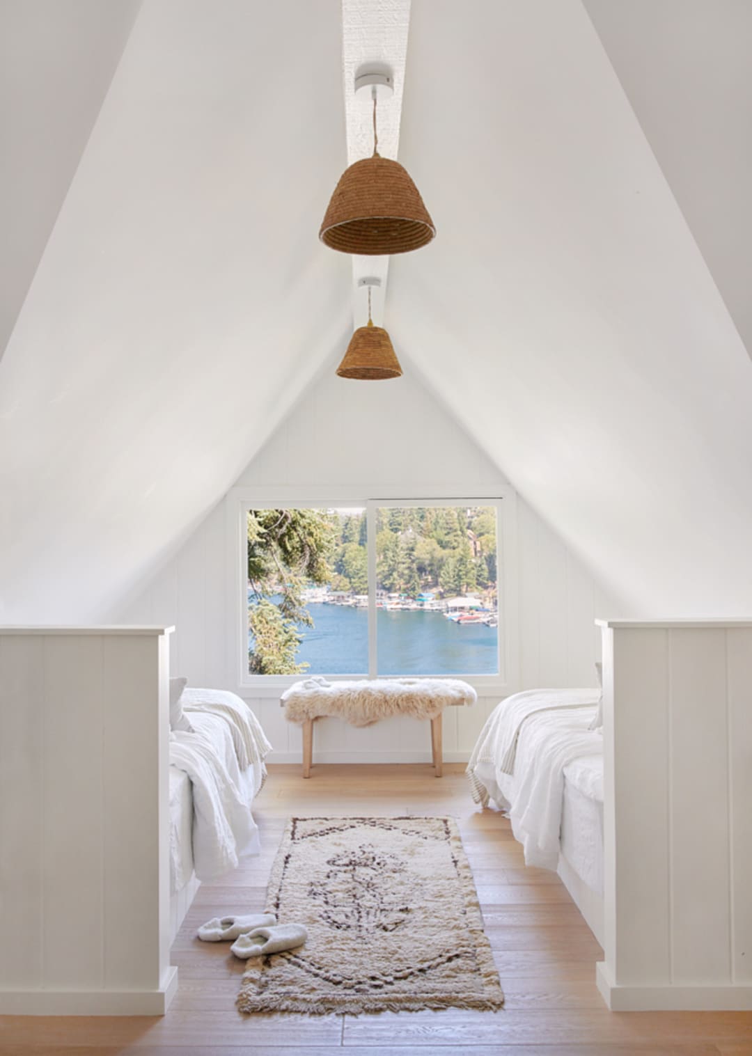 Dvojlôžková spálňa na poschodí