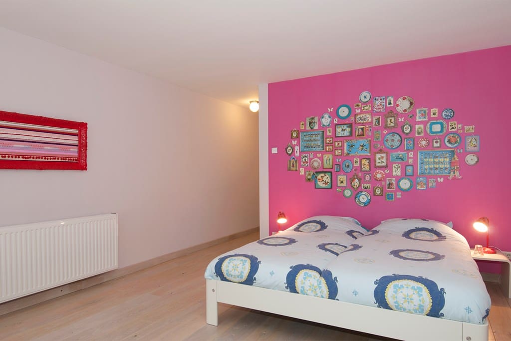 Room Cheerful