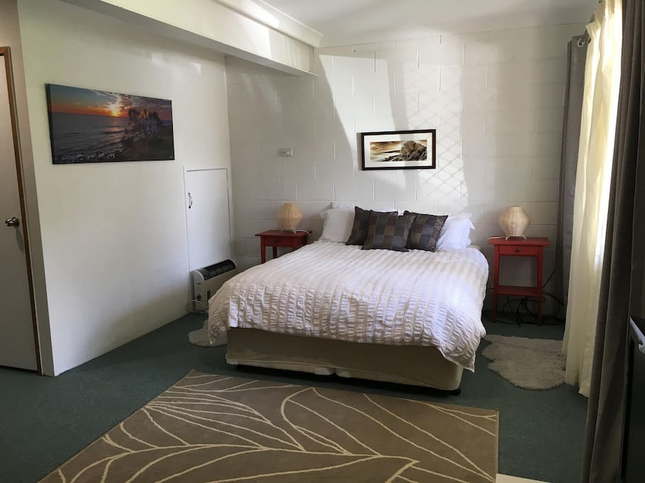 Queen bed with comfy latex mattress