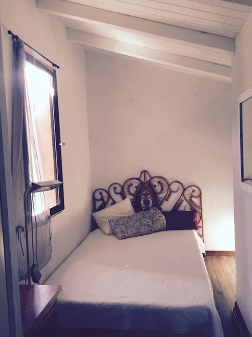 Chambre du haut lit double 140cm dans la mezzanine