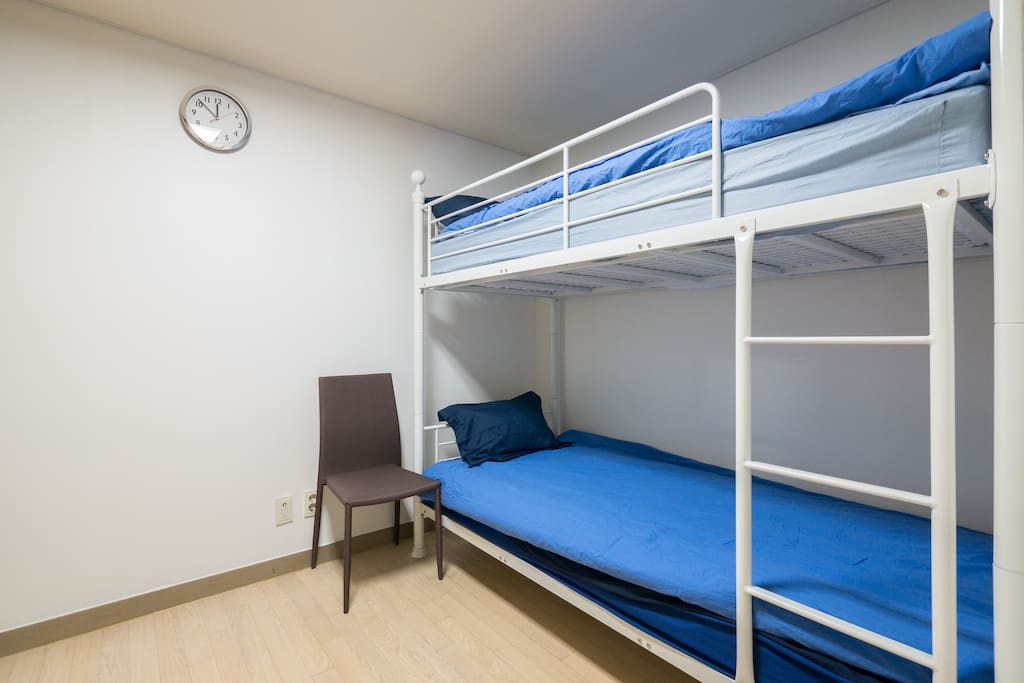 Twin bunk bed second bedroom
