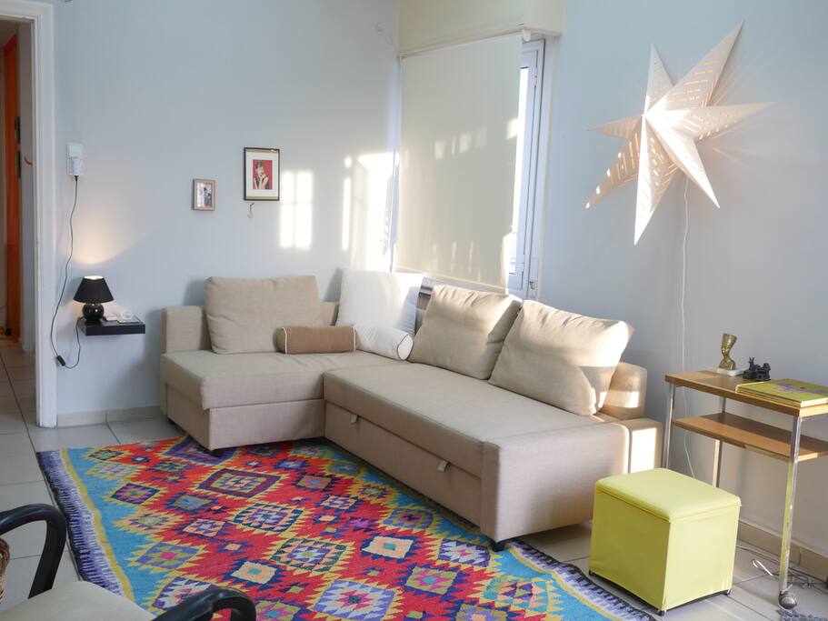 Bright and spacious sitting room with view to Acropolis