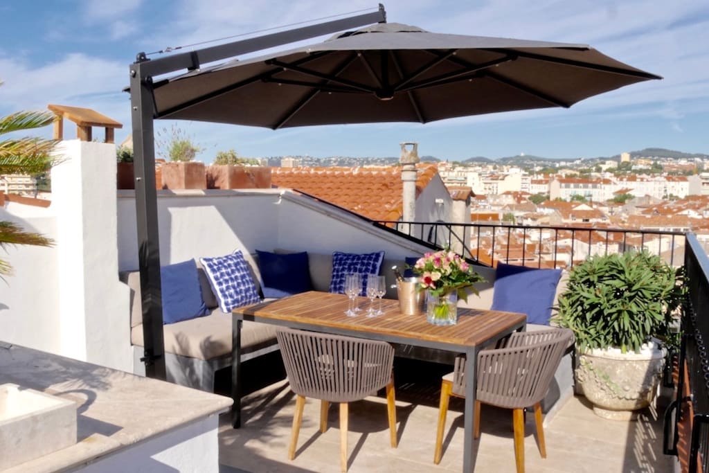 Terrasse to relax, sunbath or even have a breakfast, lunch or dinner