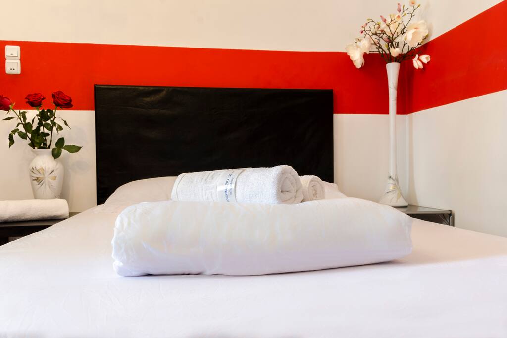 Lovely bed with fresh towels