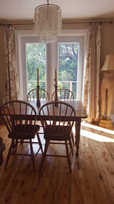 Breakfast dining room