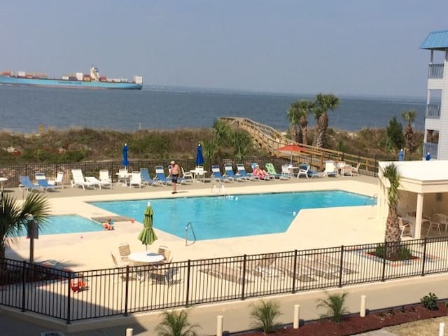 Sun is shining in Tybee! Great fall/winter rates!!