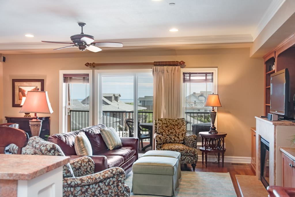CSC3J: Gilligans | Top Level Living