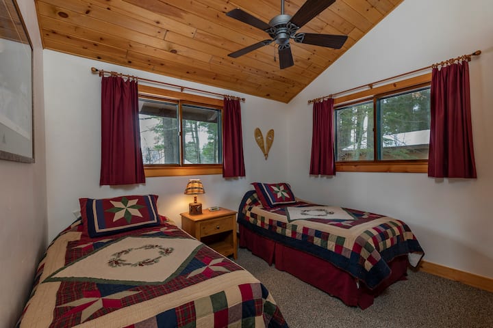 Upper level twin bedroom