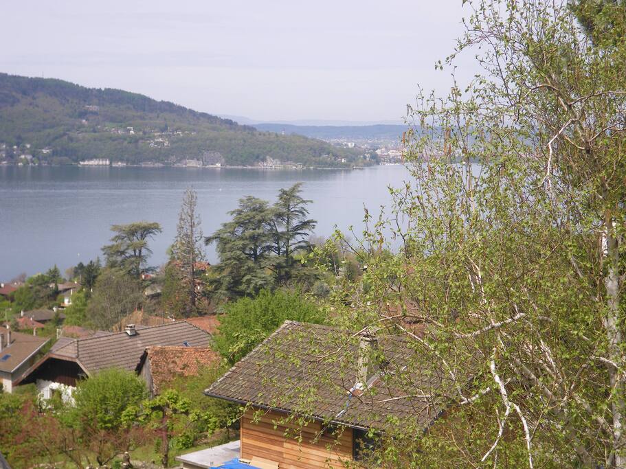 très belle vue sur Annecy et le lac.