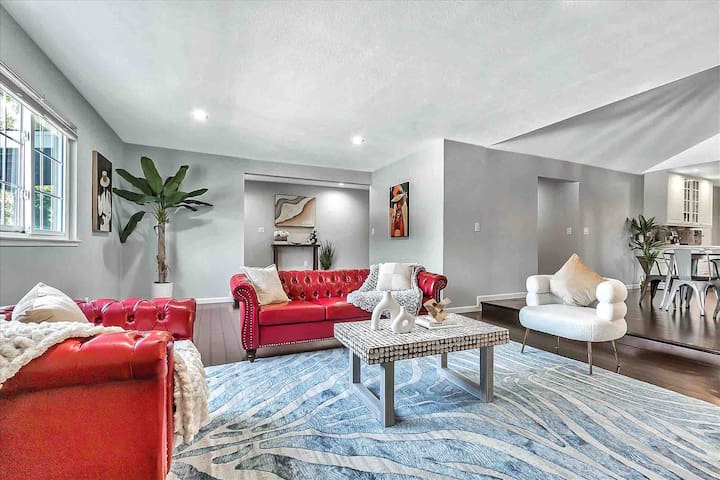 NewLuxHome!PoolTable!HotTub!Heart of Downtown SJ