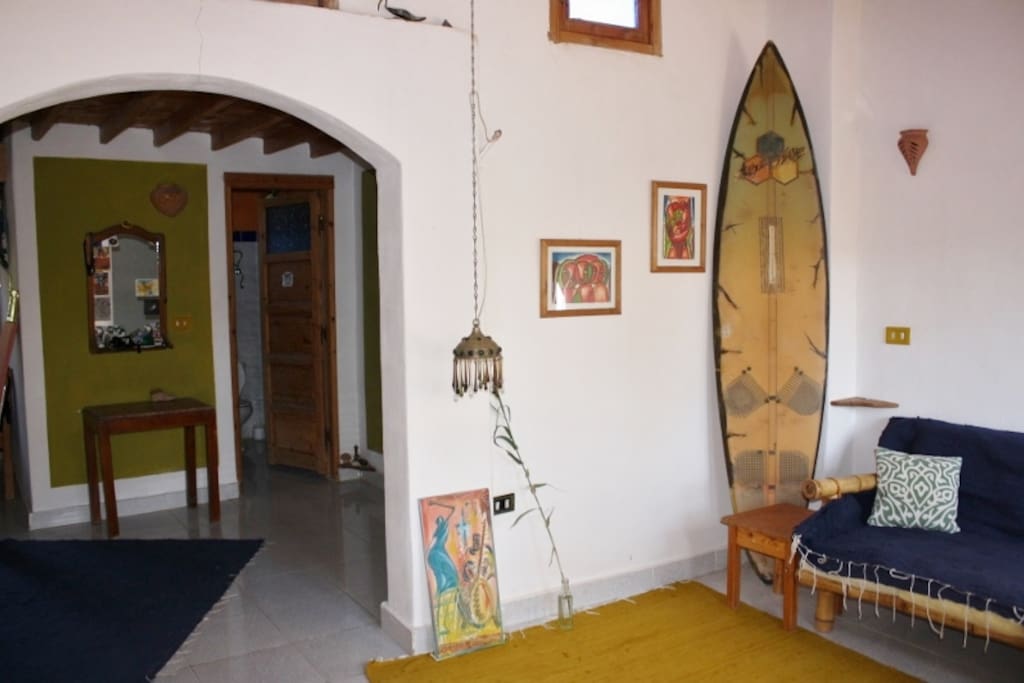 Blick vom Wohnzimmer in das Esszimmer.