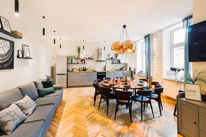 ELVIS Apt/13 guests/6 BR/Self Check-In/Old Riga gallery image 3