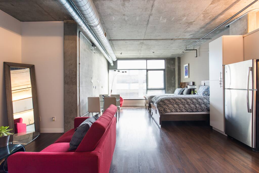 Overview of the entire Studio from Apartment unit door