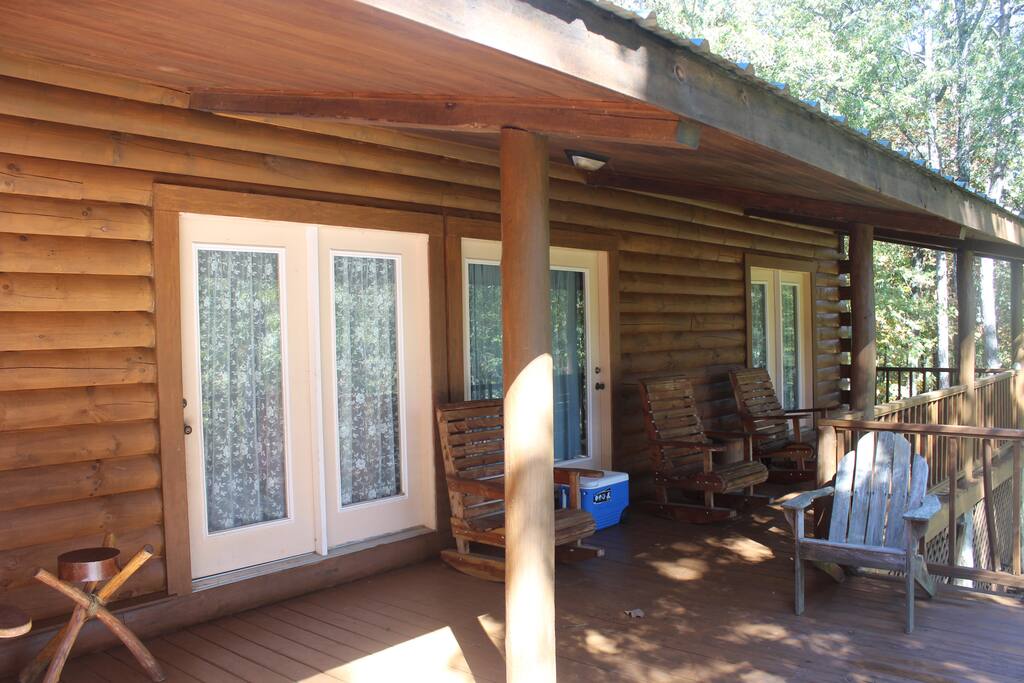 Relax and watch nature or enjoy lake view in the winter