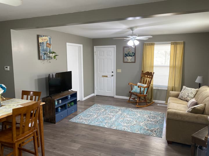 Creekside Retreat - No Cleaning Fees - Kansas