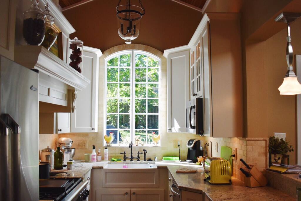 gourmet kitchen with Dacor range