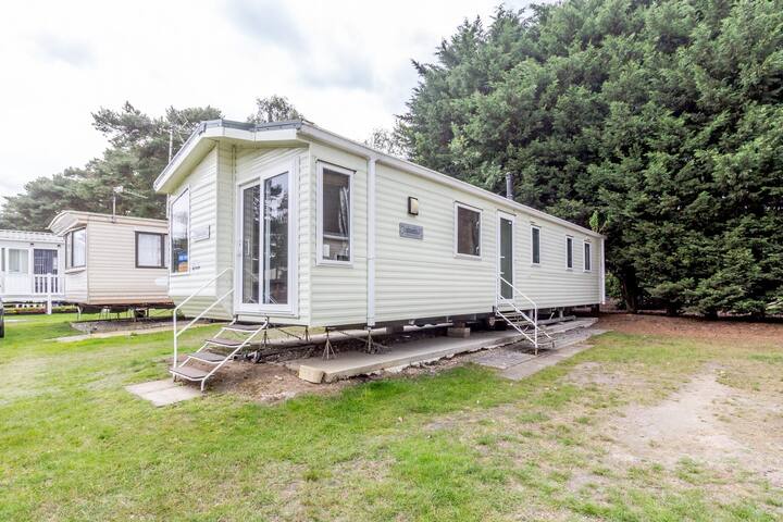 Great Caravan For Hire At Wild Duck Holiday Park In Norfolk Ref 11143wc Holiday Parks For Rent In Great Yarmouth Norfolk United Kingdom