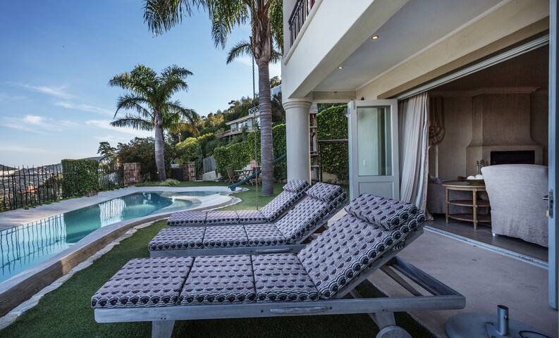 Luxury Hout Bay Villa gallery image 3
