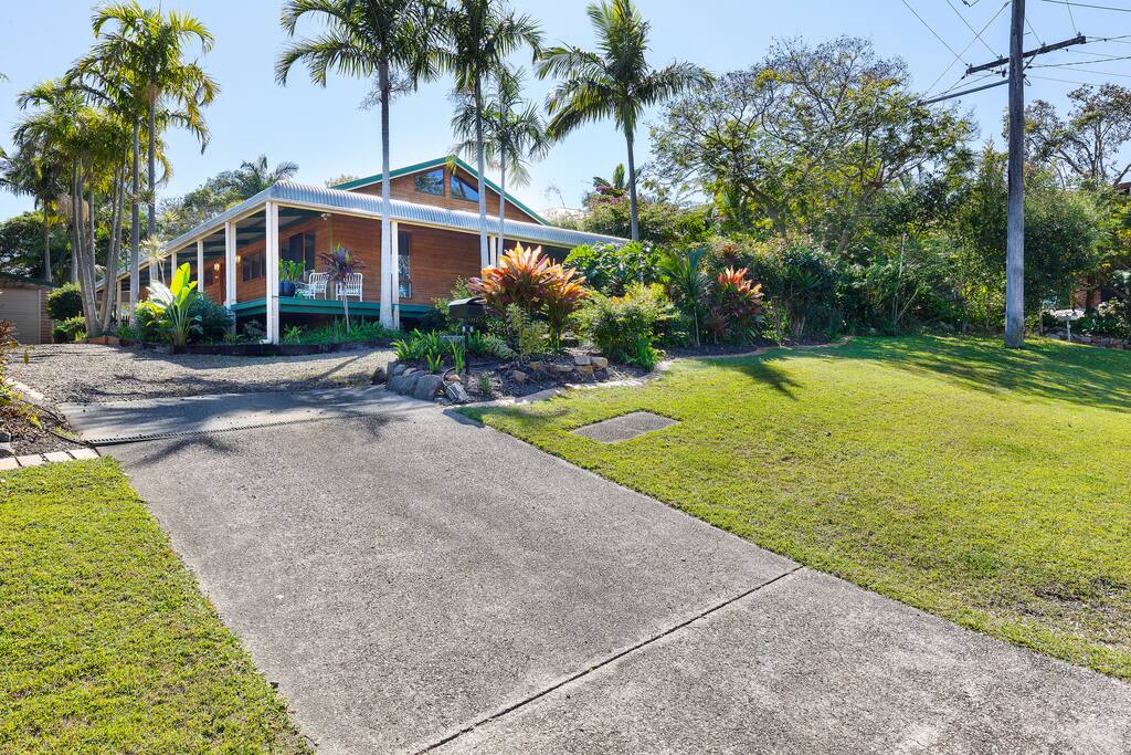 The property is a large, spacious four bedroom Beach house with wrap around veranda & private rear deck area