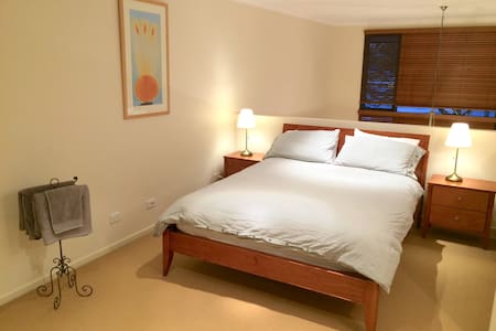 Central Loft Apartment-Free Parking