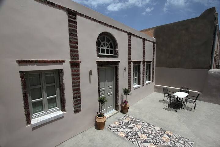 Antique Mansion gallery image 3