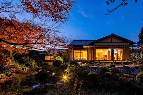 house in a Japanese garden / Cycling / English