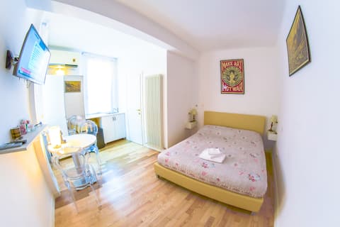 Elegante monolocale nel centro di bologna (p.1)