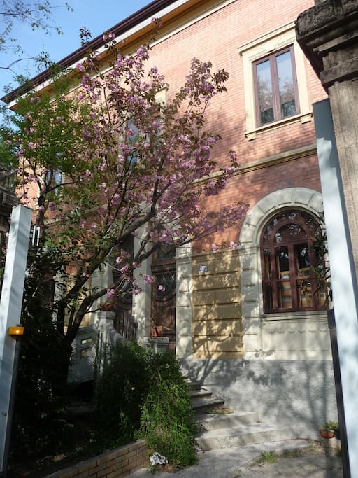 Ingresso principale su via Audinot