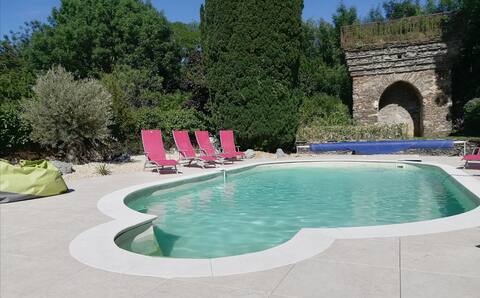 Maison de Caractère Pool and Jacuzzi