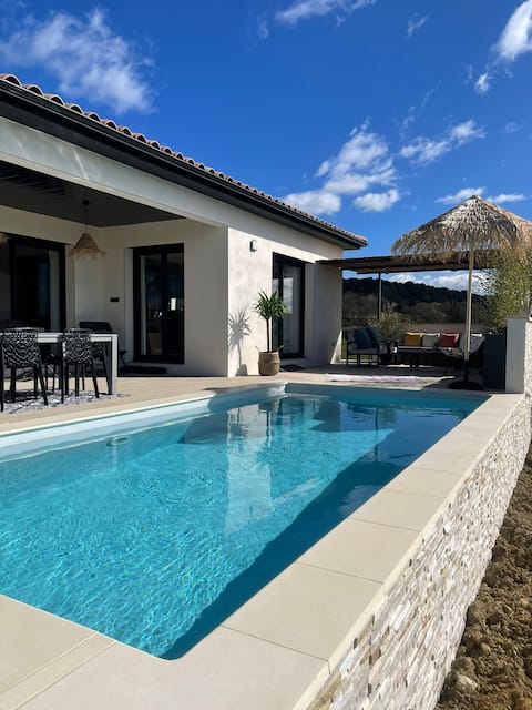 Lussan vacation villa with pool (near Uzès)