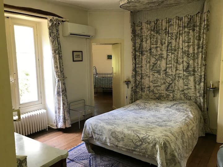 Chambre  de l' Évêque  1