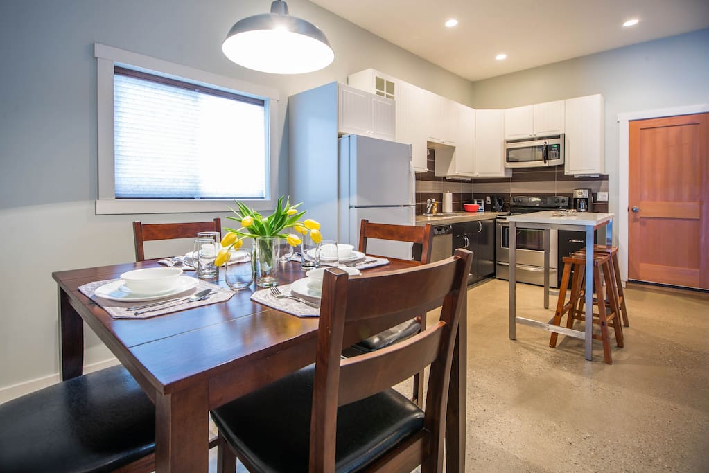 Bright cooking and dinning area with 12' ceilings!