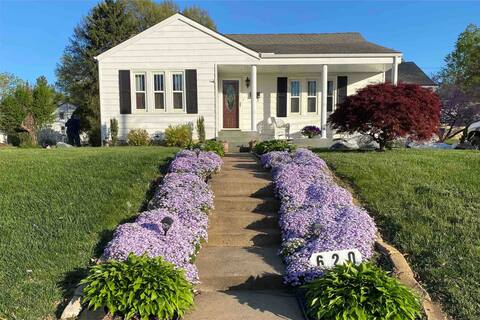 Dewey Cottage: Hike, Pickleball, Shop, Wine & Dine