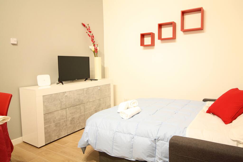 Divano letto con tvlcd