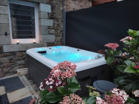 Cozy cocoon with hot tub on the Lézardrieux peninsula