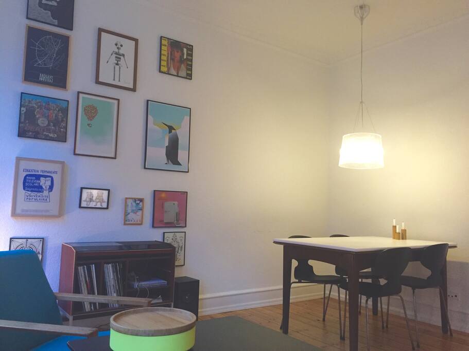 Dining table that can be extended