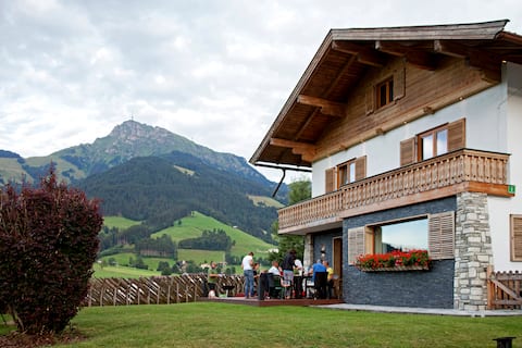 Complete vacation home for family & friends!